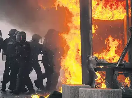 Avrupa diken üstünde!