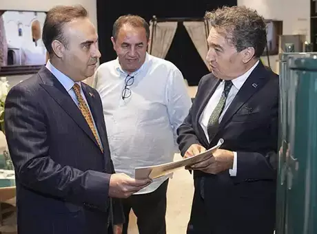 Bakan Kacır, 'FurnishingsveDesign Istanbul' fuarını ziyaret etti