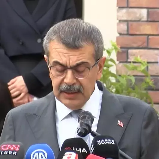 Bakan Tekin'den dijital tehdit ve şiddet uyarısı: Çocuklarımızı karanlıktan korumanın en sağlam yolu sanattır