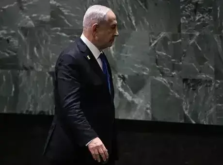 BM'de dev protesto! Tutuklanma emri olan Netanyahu boş salona konuştu