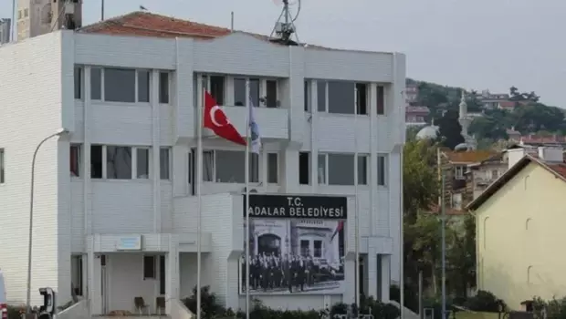 CHP'li meclis üyeleri katılmadı! Adalar Belediye Başkan Vekili seçimi ertelendi