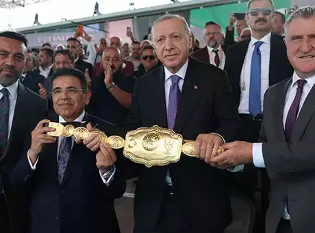 Cumhurbaşkanı Erdoğan, ‘Yağlı Güreş Cumhurbaşkanlığı Kupası’ ödül törenine katıldı