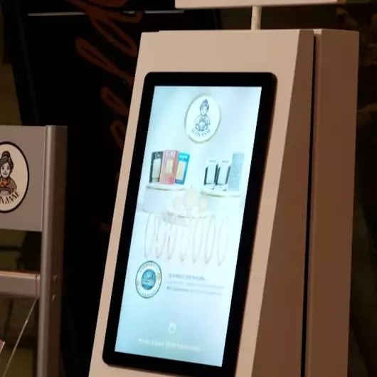 Düğünde altın takma telaşına dijital kiosk çözümü