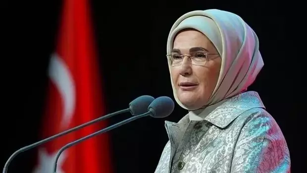 Emine Erdoğan: Çocuklar, kullanıcı profiline indirgenmiş bir hedef kitleye dönüştürüldü