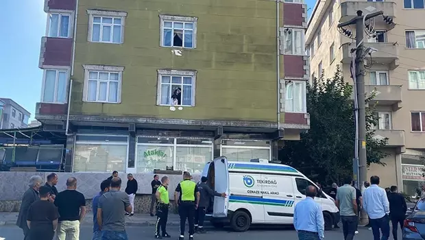 Eşini öldürüp sabaha kadar başında bekledi! Evlada en acı telefon: Annenizi öldürdüm