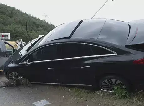 İstanbul'da sel felaketi! Aracıyla mahsur kalan sürücü: 1 kilometre sürüklendik, canımızı zor kurtardık