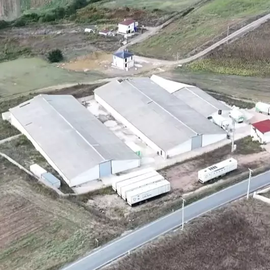 Kocaeli'de Ahbap deposu havadan görüntülendi: Çadırlar, yataklar ve ısıtıcılar çürümeye terk edildi