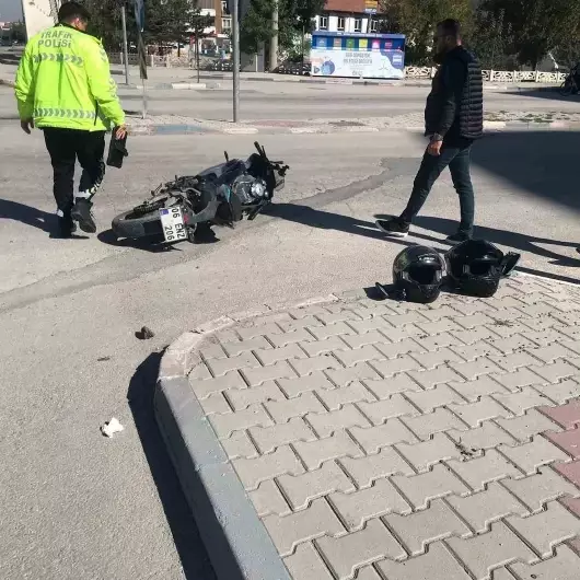 Konya’da SUV tipi araç ile motosiklet çarpıştı: İki kişi yaralandı