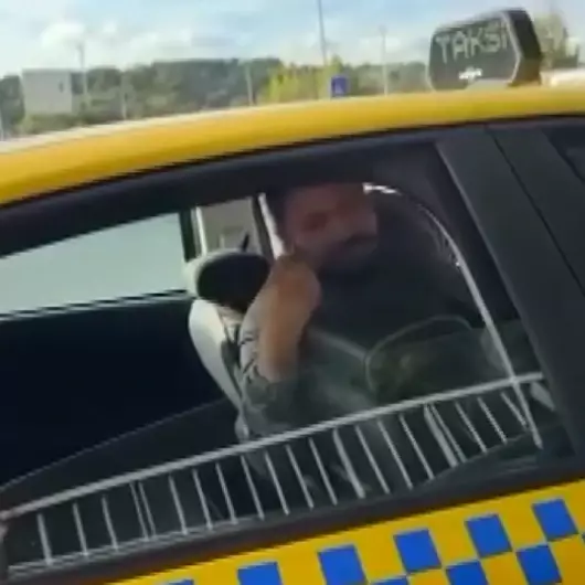 Küçükçekmece'de takside eşya taşıma tartışması: 'Ben nakliyeci değilim taksiciyim' diyerek yolcuları araçtan indirdi