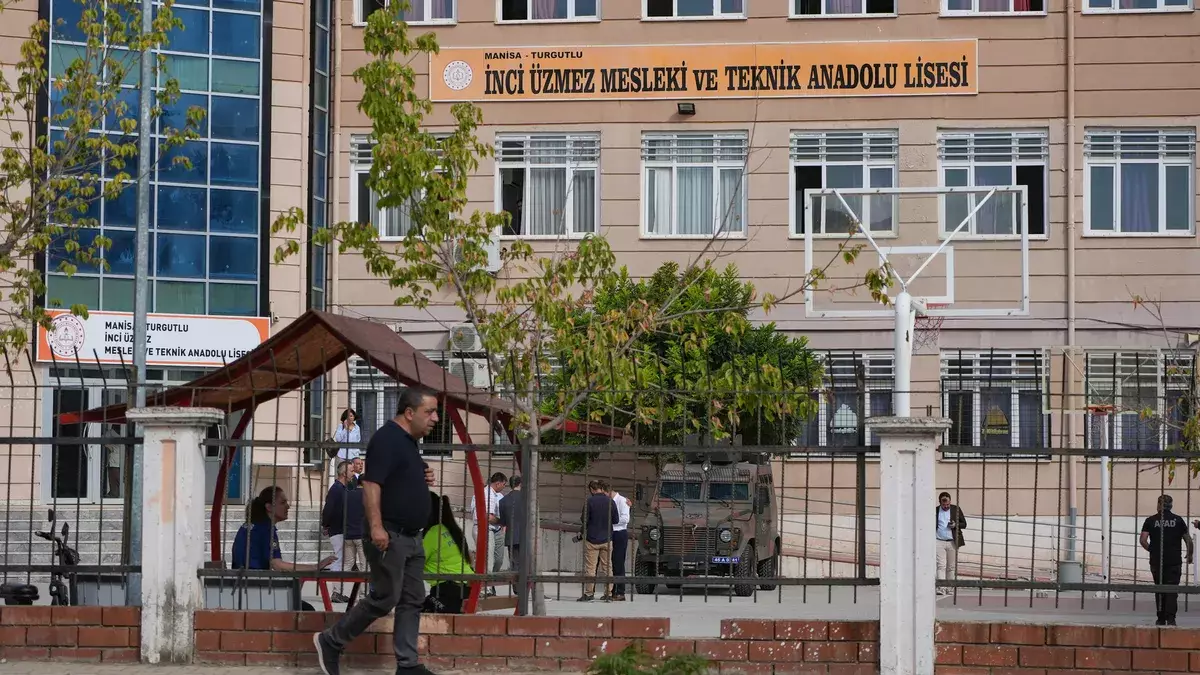 Manisa’da lise yakınında silahlı saldırı: Gözaltı sayısı 8'e yükseldi! Yaralıların sağlık durumu nasıl?