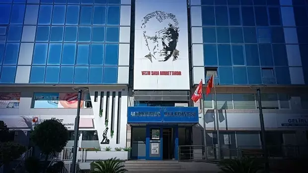 Menderes Belediyesi'ne ikinci dalga operasyon: Eski başkanvekili Erkan Özkan dahil 9 kişi gözaltına alındı