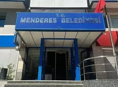 Menderes Belediyesi'ne operasyonda 9 kişi gözaltına alındı