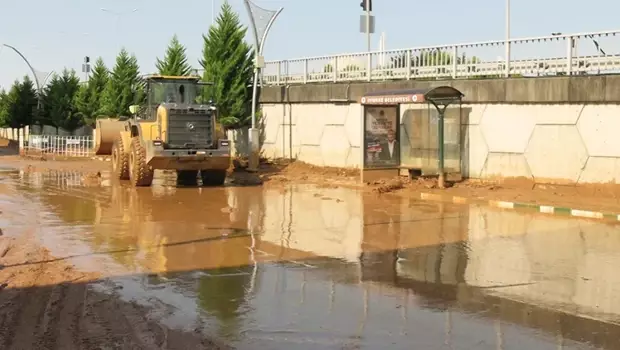 Sel gitti çamur kaldı: Temizlik ve hasar tespit çalışmaları yapılıyor