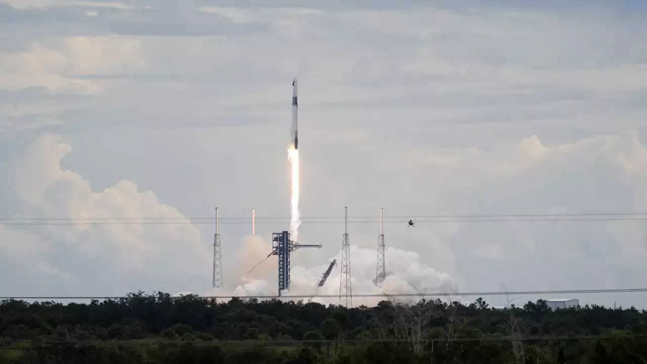 SpaceX’ten yeni rekor: Crew Dragon, UUİ’ye 8 saatten kısa sürede ulaştı