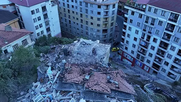 Zonguldak'ta çöken bina böyle görüntülendi: 3 şüpheli hakkında gözaltı kararı verildi