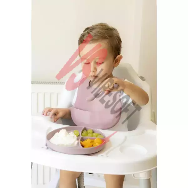 Pembe 3’lü Silikon Yemek Seti – Önlük + Diş Kaşıyıcılı Kaşık + Vakumlu Tabak Ürün Görseli