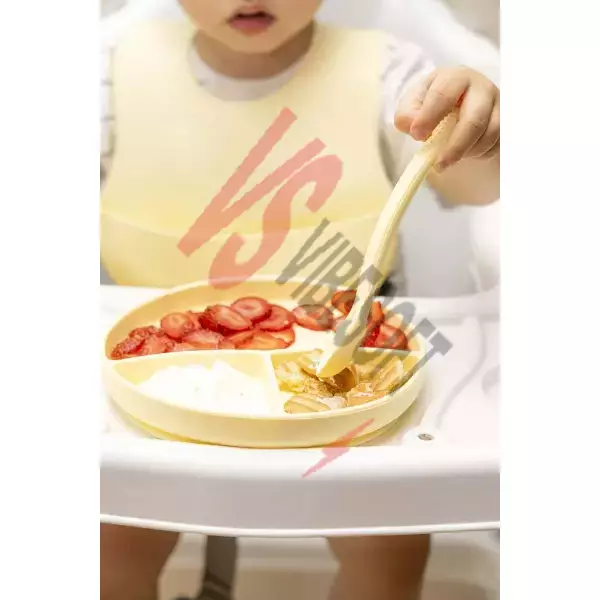Sarı 3’lü Silikon Yemek Seti – Önlük + Diş Kaşıyıcılı Kaşık + Vakumlu Tabak Ürün Görseli