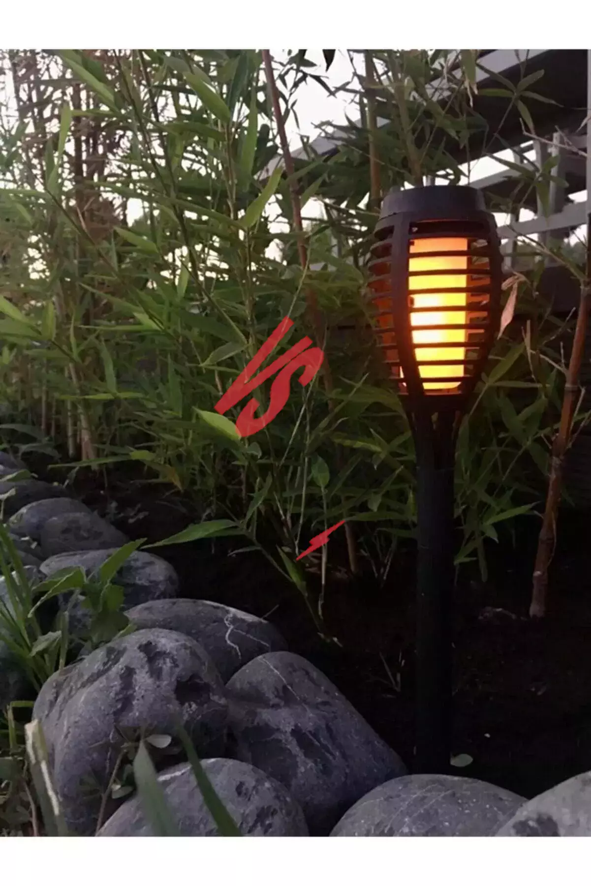 Solar Alev Efektli Bahçe Lambası Ürün Görseli